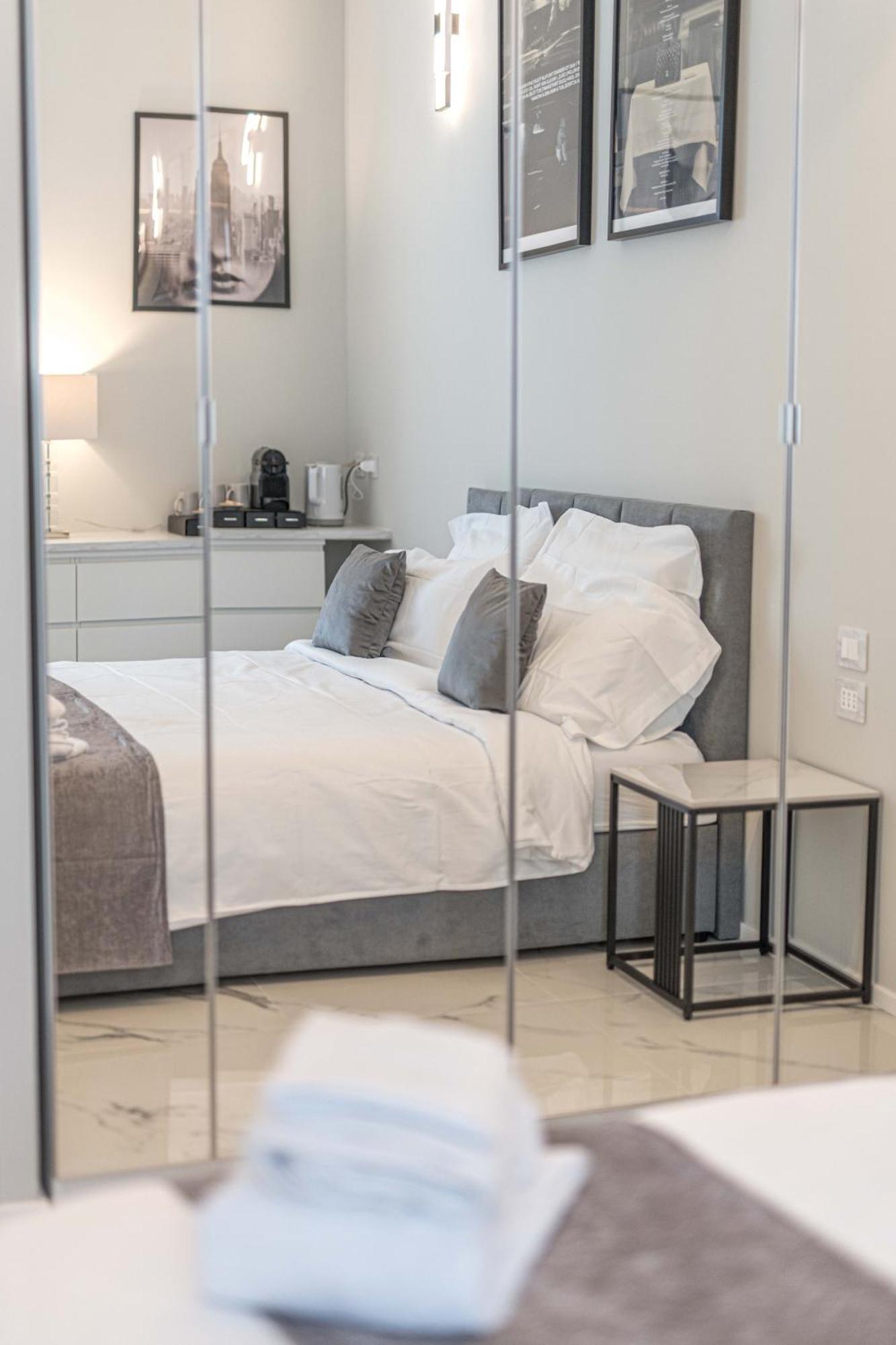 Moscova Luxury New Suite Милан Экстерьер фото